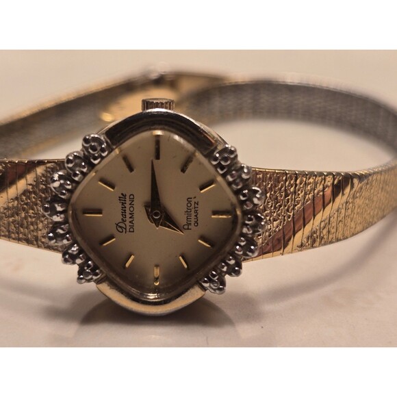 Vintage Armitron Deauville Diamond 19mm Ladies\' Gold Tone Bracelet Watch. 7\
